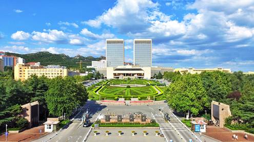 英国上市公司官网365正门花坛图片
