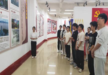 参观YABO鸭脖官网廉洁文化教育基地照片材料5